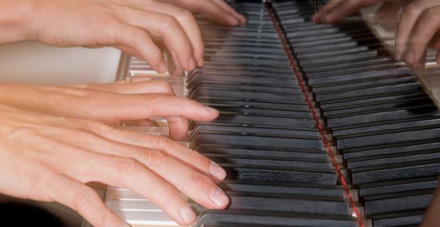 Ein Klavier – vier Hände